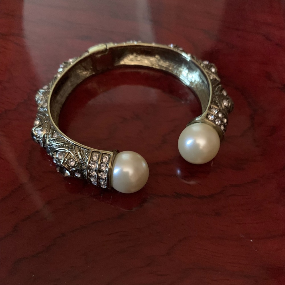 Heidi Daus faux pearl capped bracelet bangle.